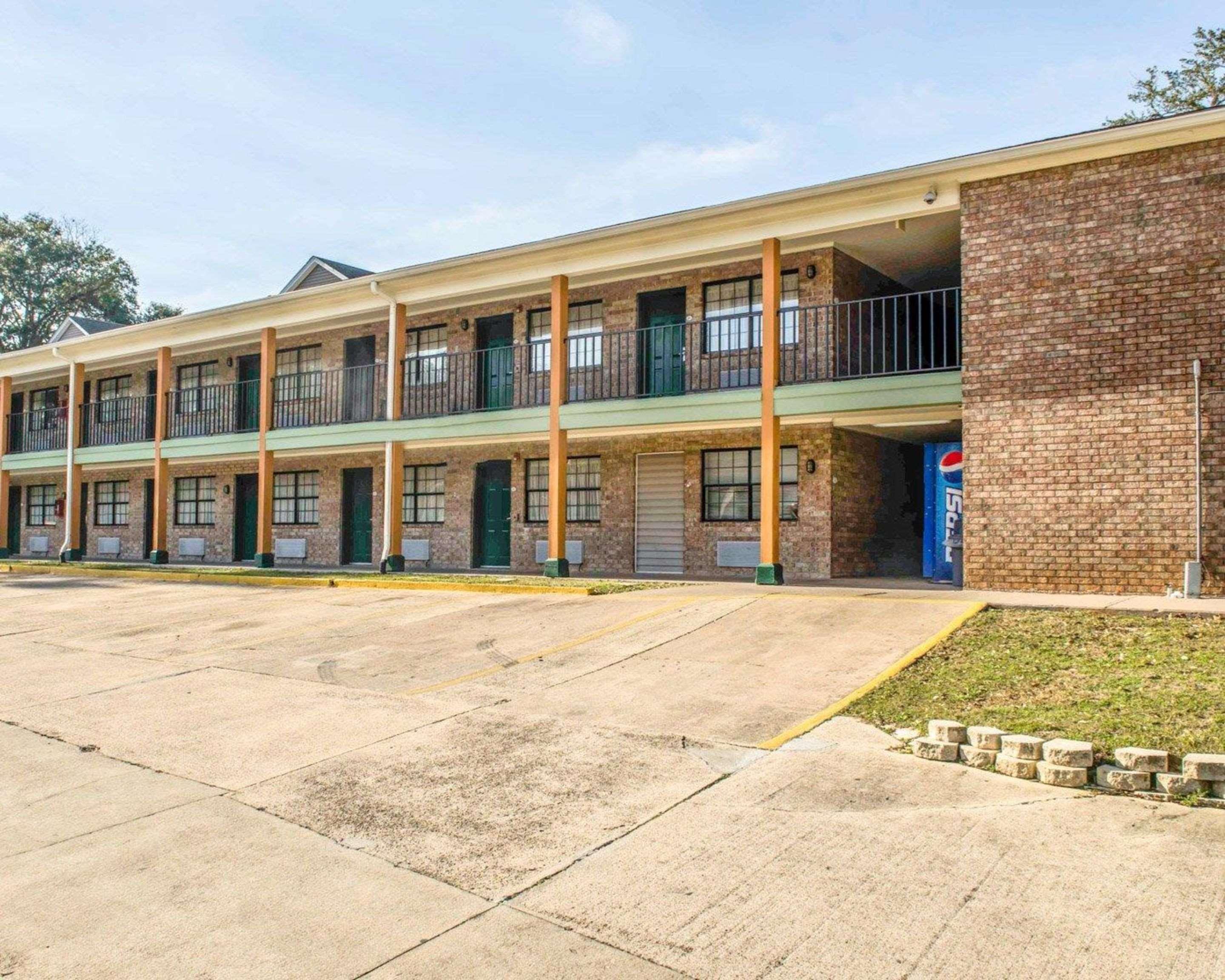 Suburban Studios Tallahassee Near University Exterior foto